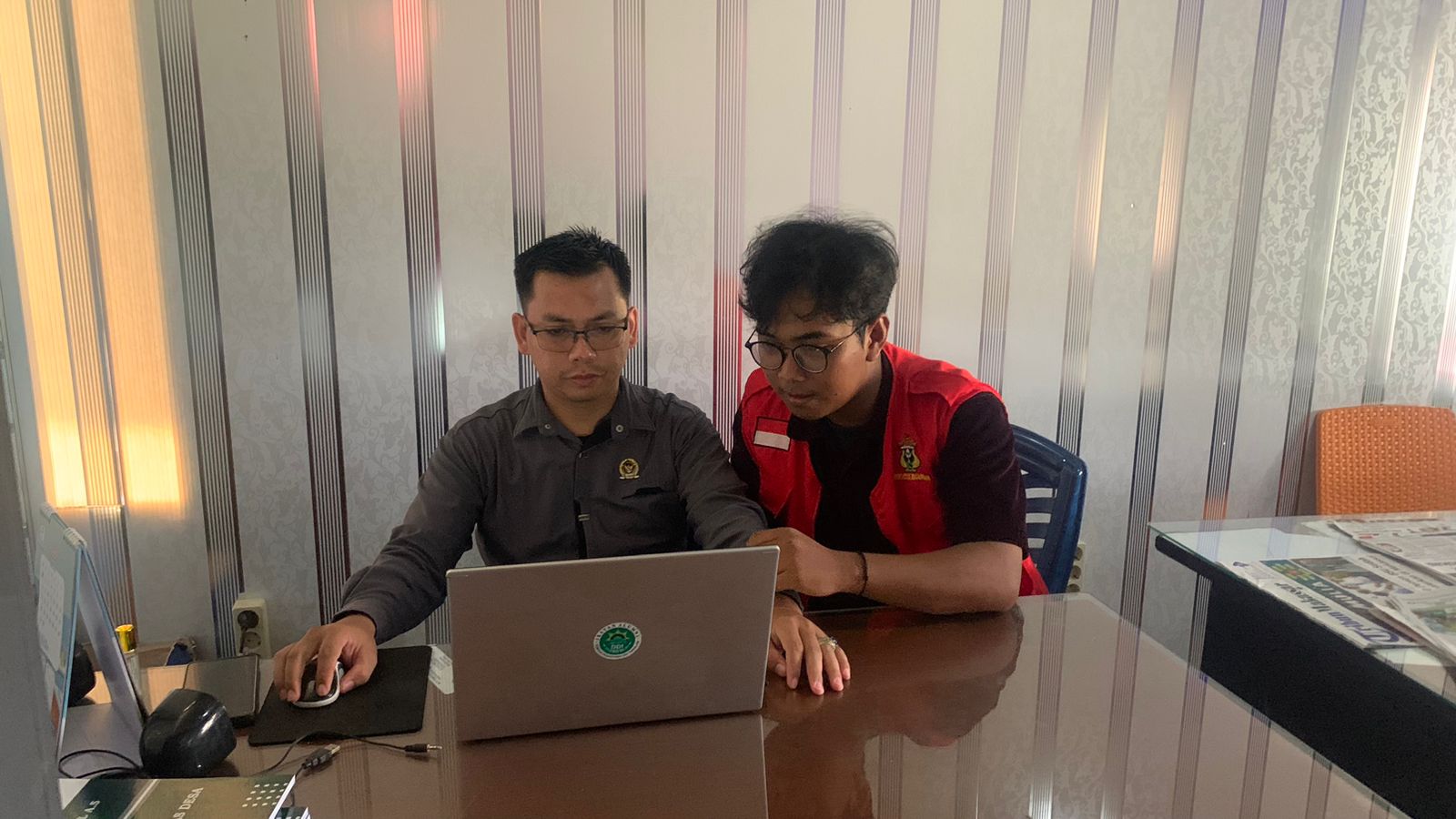 Mahasiswa KKN Tematik Unhas 114 Dorong Digitalisasi Desa melalui Pelatihan Dashboard Data di Desa Lampoko Barru